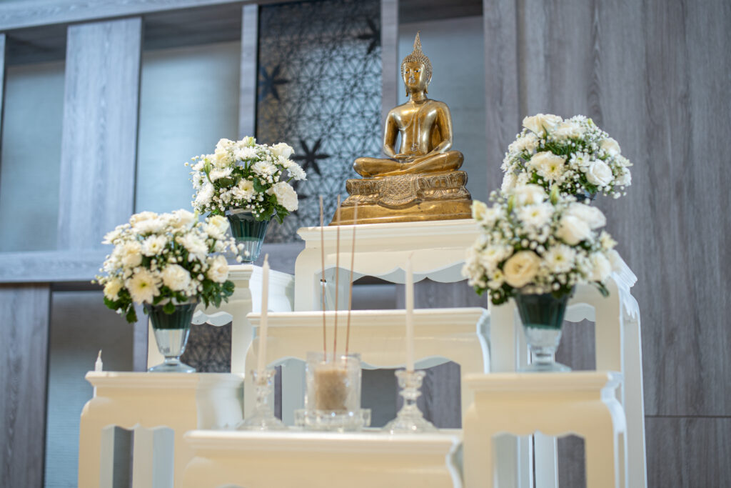 จัดหิ้งพระให้รวย